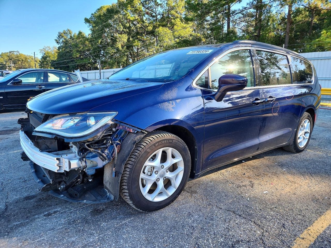 Vue de 2018 CHRYSLER PACIFICA TOURING PLUS, angle 1