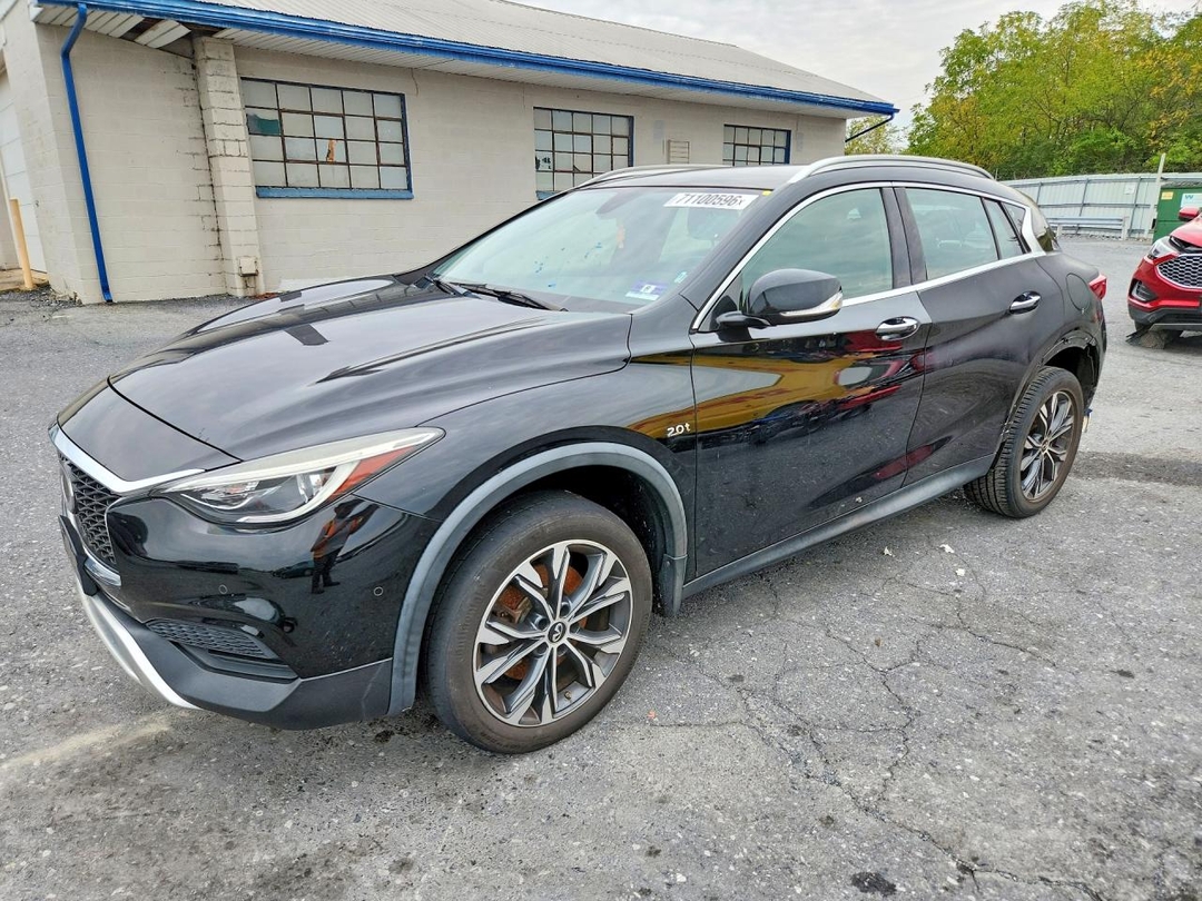 Vista de 2019 INFINITI QX30 LUXE, ángulo 1