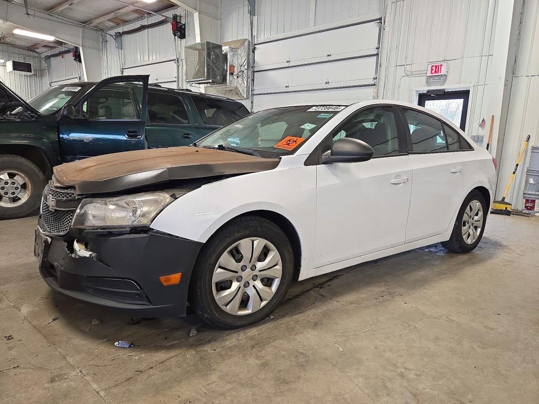 Вид 2013 CHEVROLET CRUZE LS, угол 1