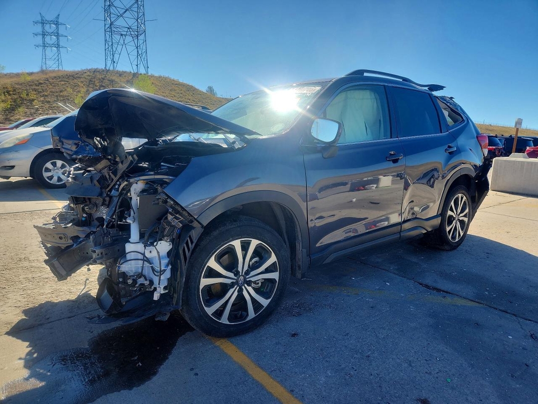 Vue de 2020 SUBARU FORESTER LIMITED, angle 1