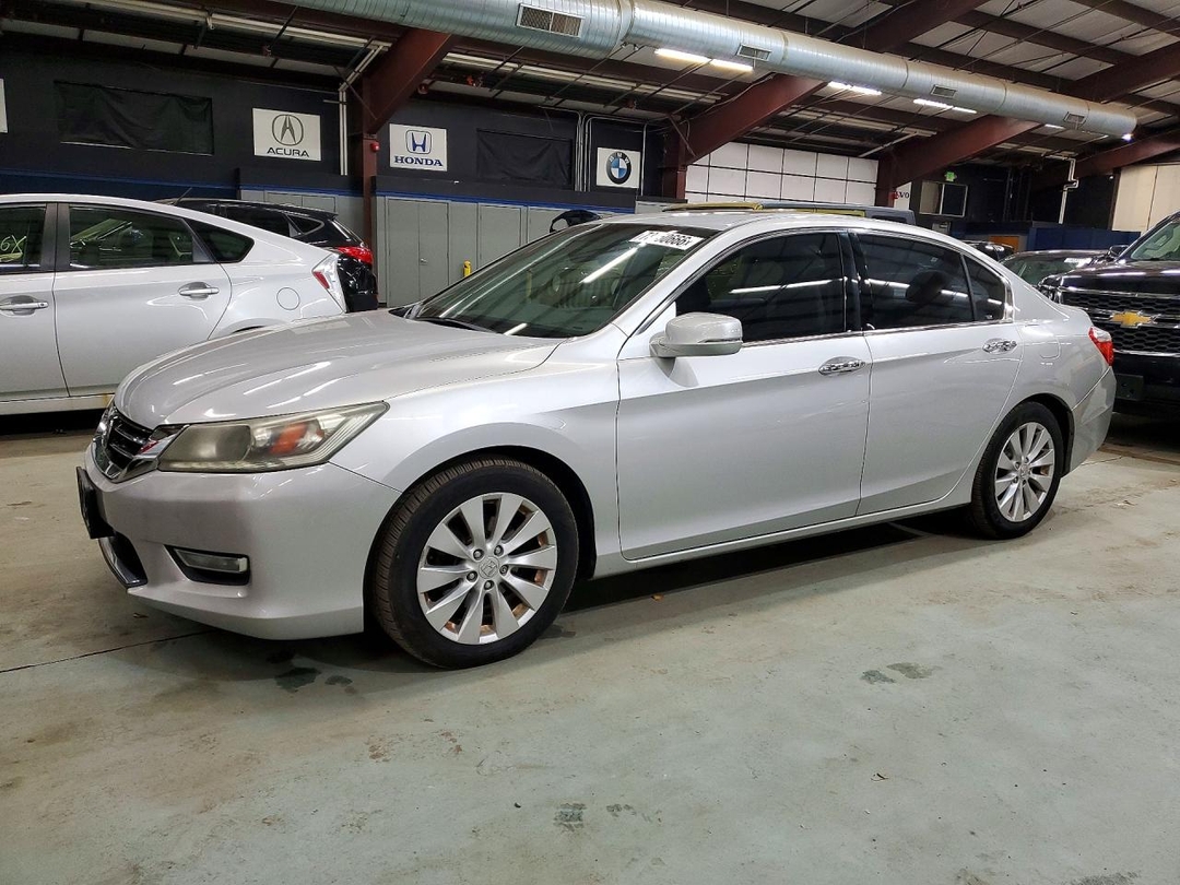 Vue de 2013 HONDA ACCORD EXL, angle 1
