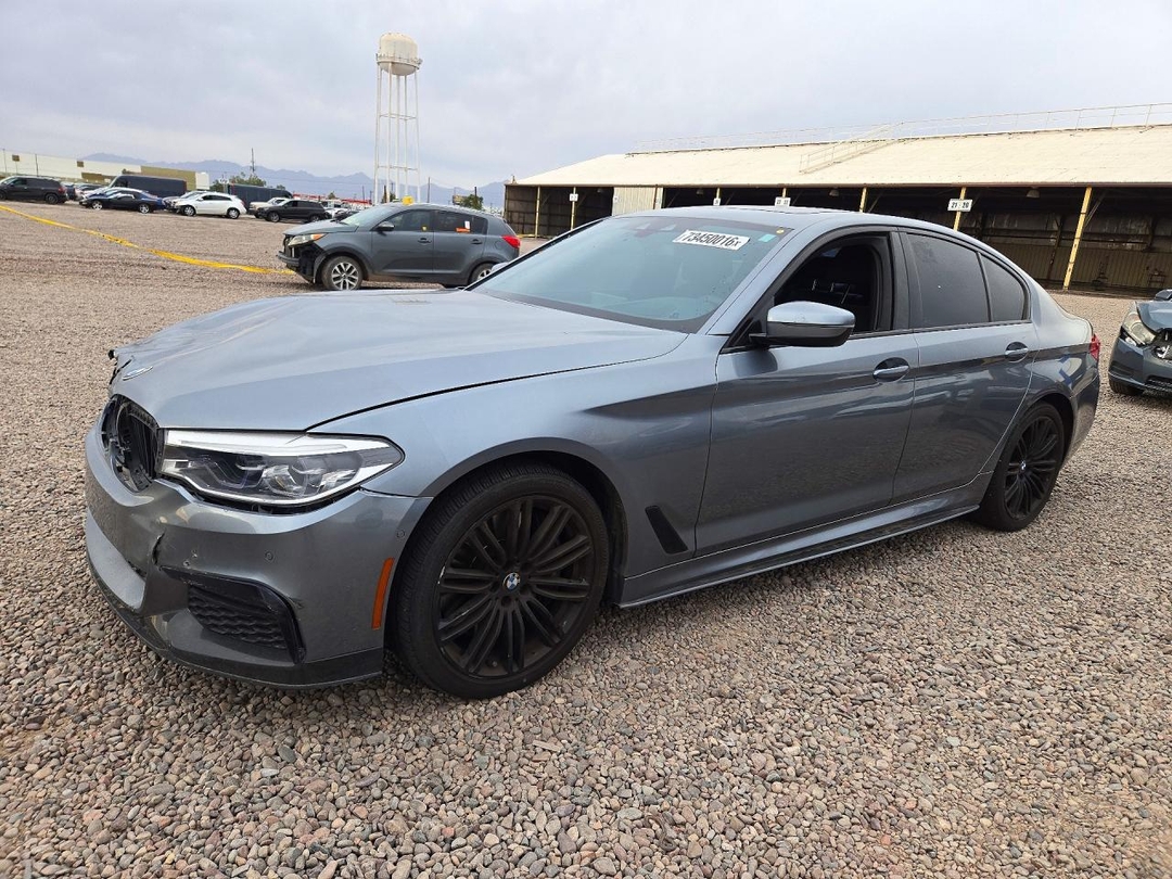 منظر 2019 BMW 540 XI، زاوية 1