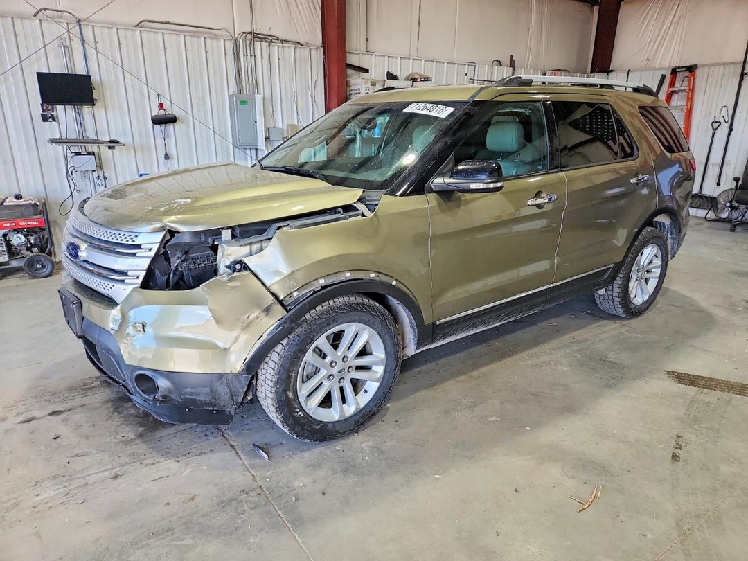 Vue de 2013 FORD EXPLORER XLT, angle 1