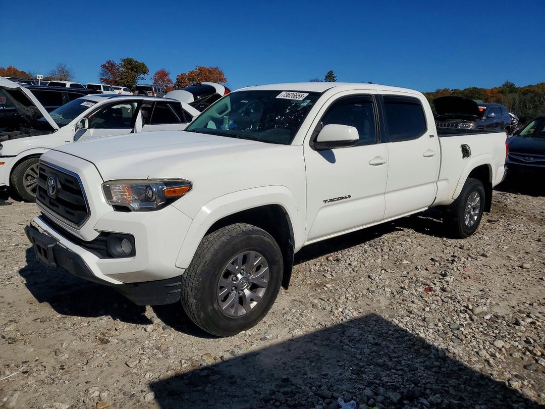 Vedere 2017 TOYOTA TACOMA SR5 V6, unghi 1