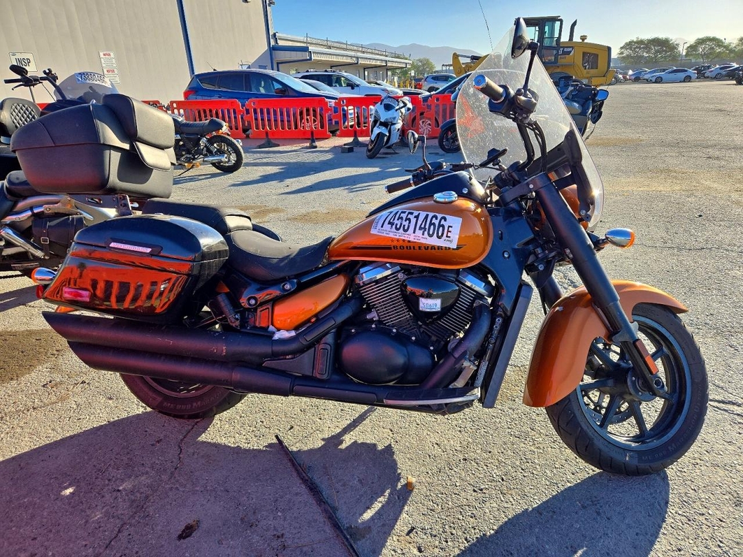 Вид 2016 SUZUKI VL1500 B, угол 1