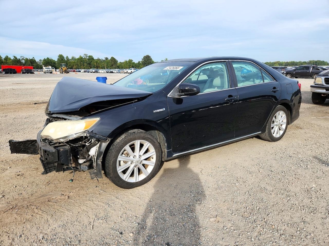 Вид 2014 TOYOTA CAMRY HYBRID XLE, угол 1