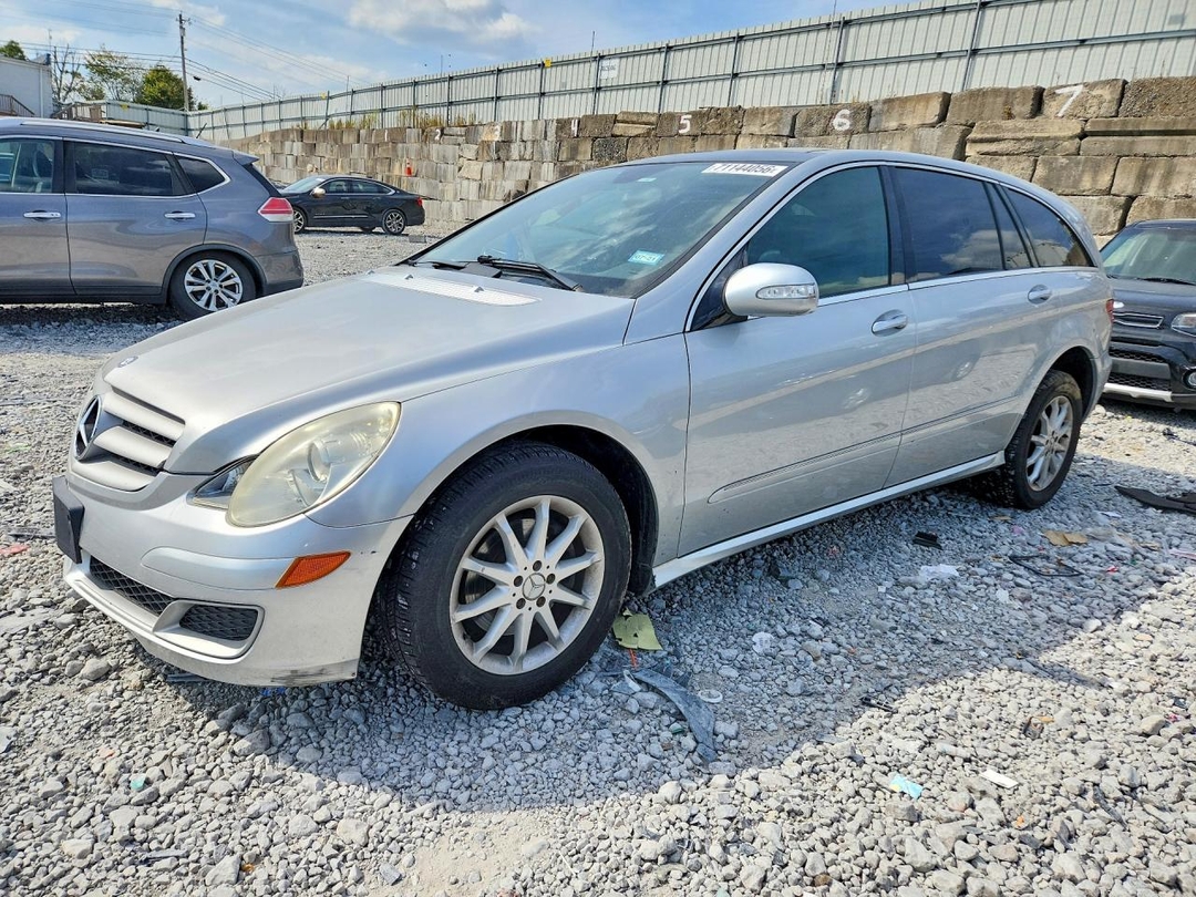 Vue de 2006 MERCEDES-BENZ R 350, angle 1
