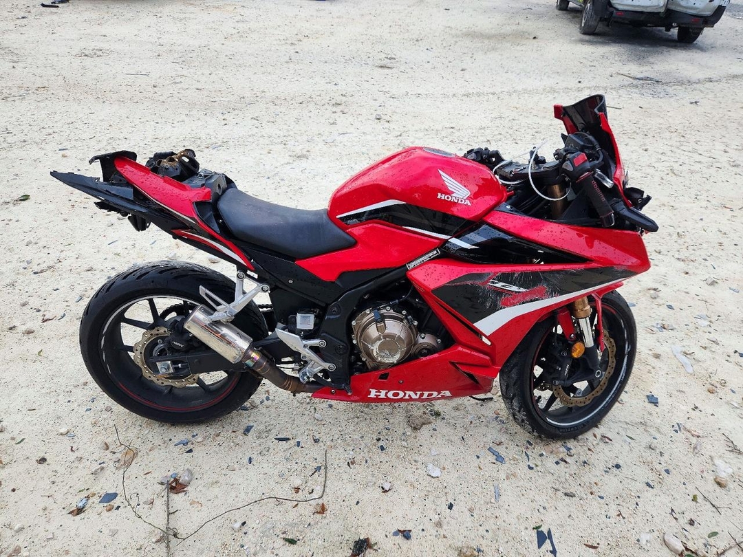 Vue de 2023 HONDA CBR500 RA, angle 1
