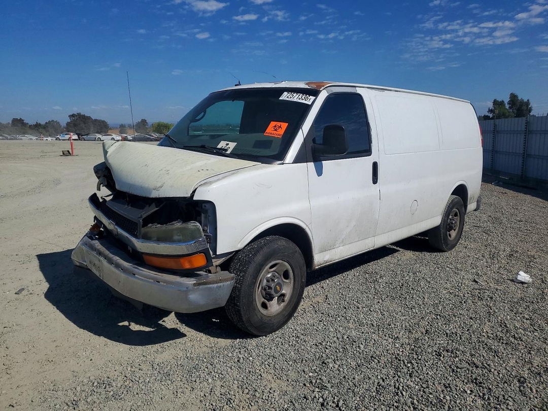 منظر 2006 CHEVROLET EXPRESS G2500، زاوية 1