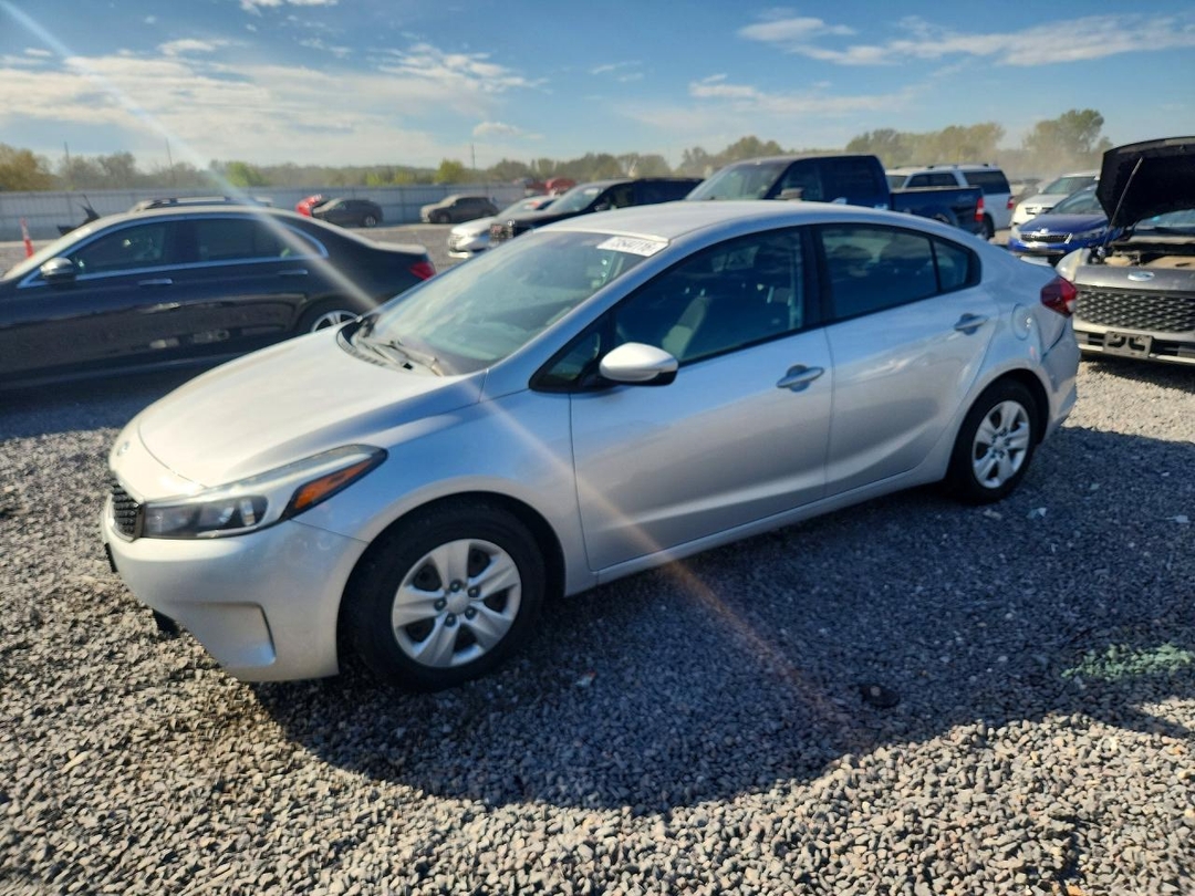 Vista de 2017 KIA FORTE LX, ángulo 1