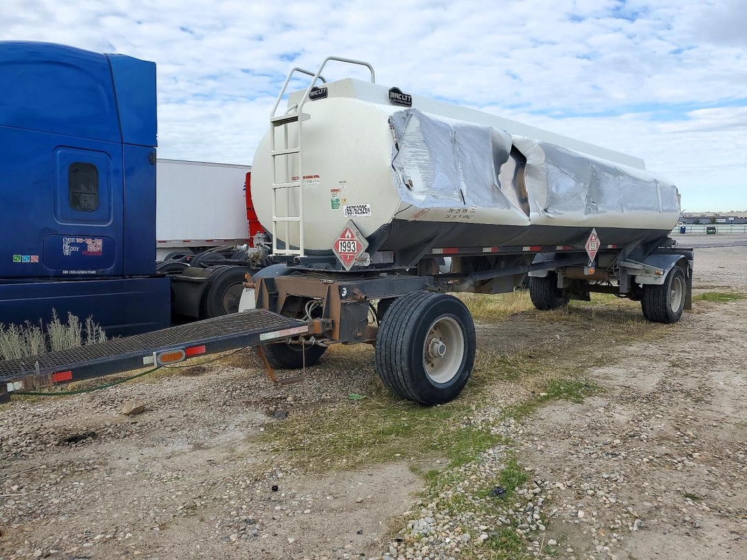 منظر 2023 MAC FUEL TANK TRAILER، زاوية 1