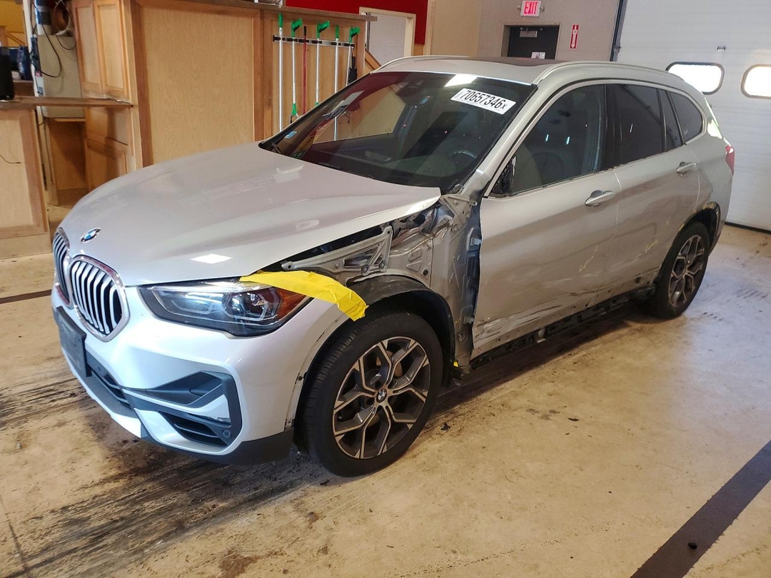 Vue de 2020 BMW X1 XDRIVE28I, angle 1