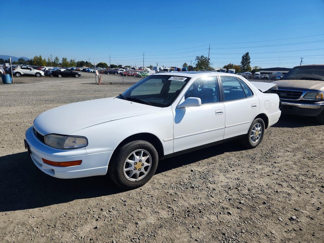 Vue de 1993 TOYOTA CAMRY LE, angle 1
