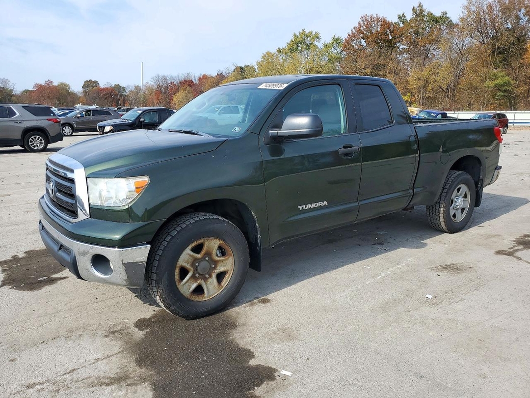 Vue de 2011 TOYOTA TUNDRA DOUBLE CAB SR5, angle 1