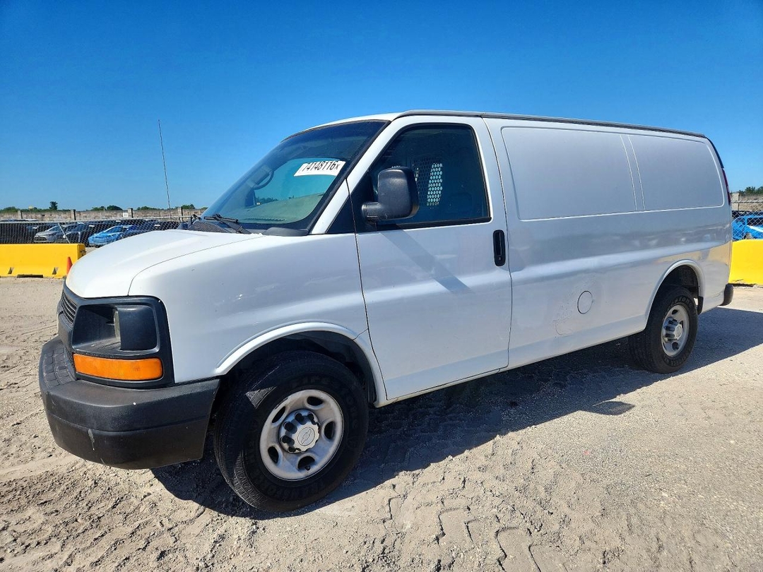 منظر 2015 CHEVROLET EXPRESS G2500، زاوية 1