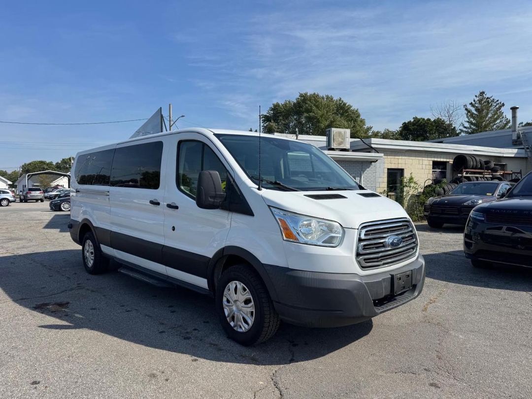 منظر 2015 FORD TRANSIT T-350، زاوية 1