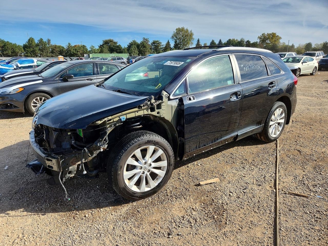 منظر 2013 TOYOTA VENZA LE، زاوية 1