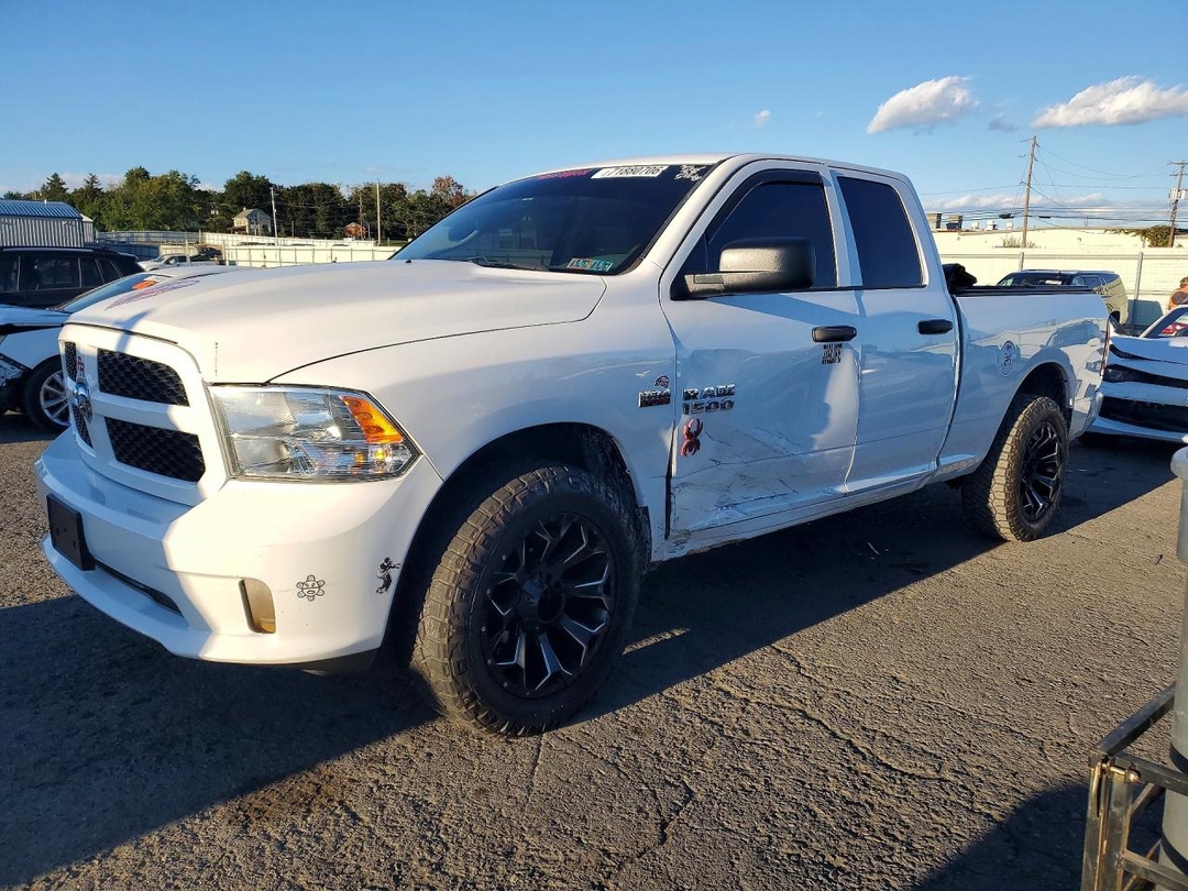 Vue de 2016 RAM 1500 ST, angle 1