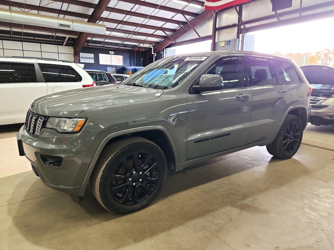 Vista de 2020 JEEP GRAND CHEROKEE LAREDO, ángulo 1