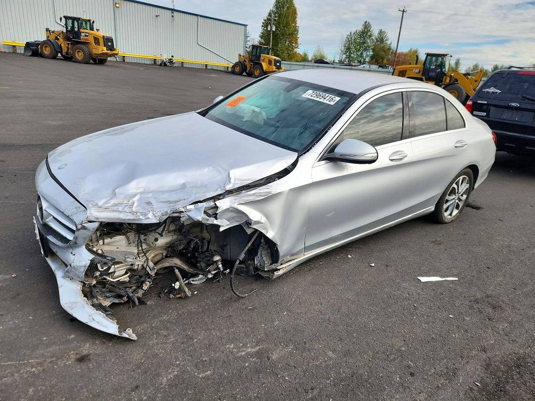 Vue de 2015 MERCEDES-BENZ C 300 4MATIC, angle 1