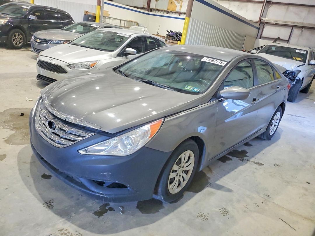 Vue de 2011 HYUNDAI SONATA GLS, angle 1