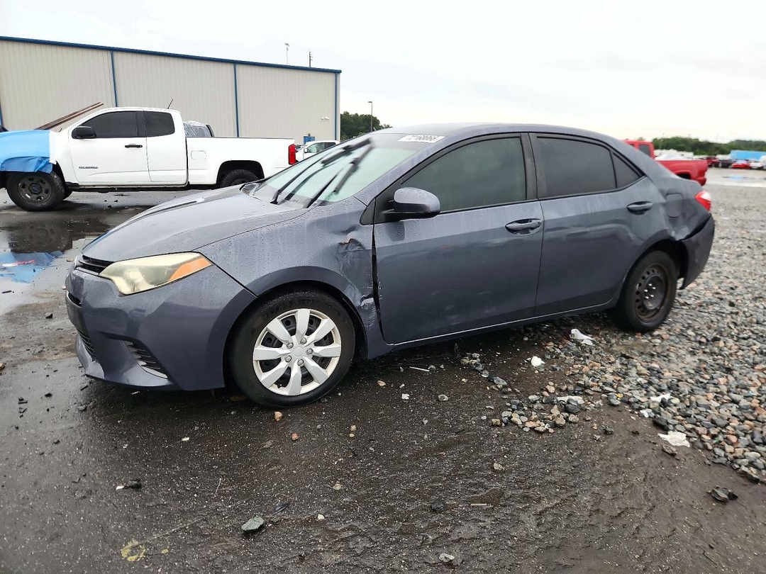 Vue de 2015 TOYOTA COROLLA LE, angle 1