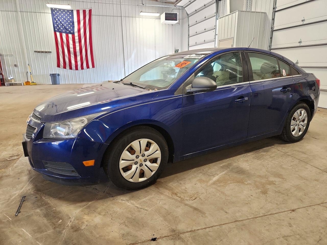 Vue de 2012 CHEVROLET CRUZE LS, angle 1