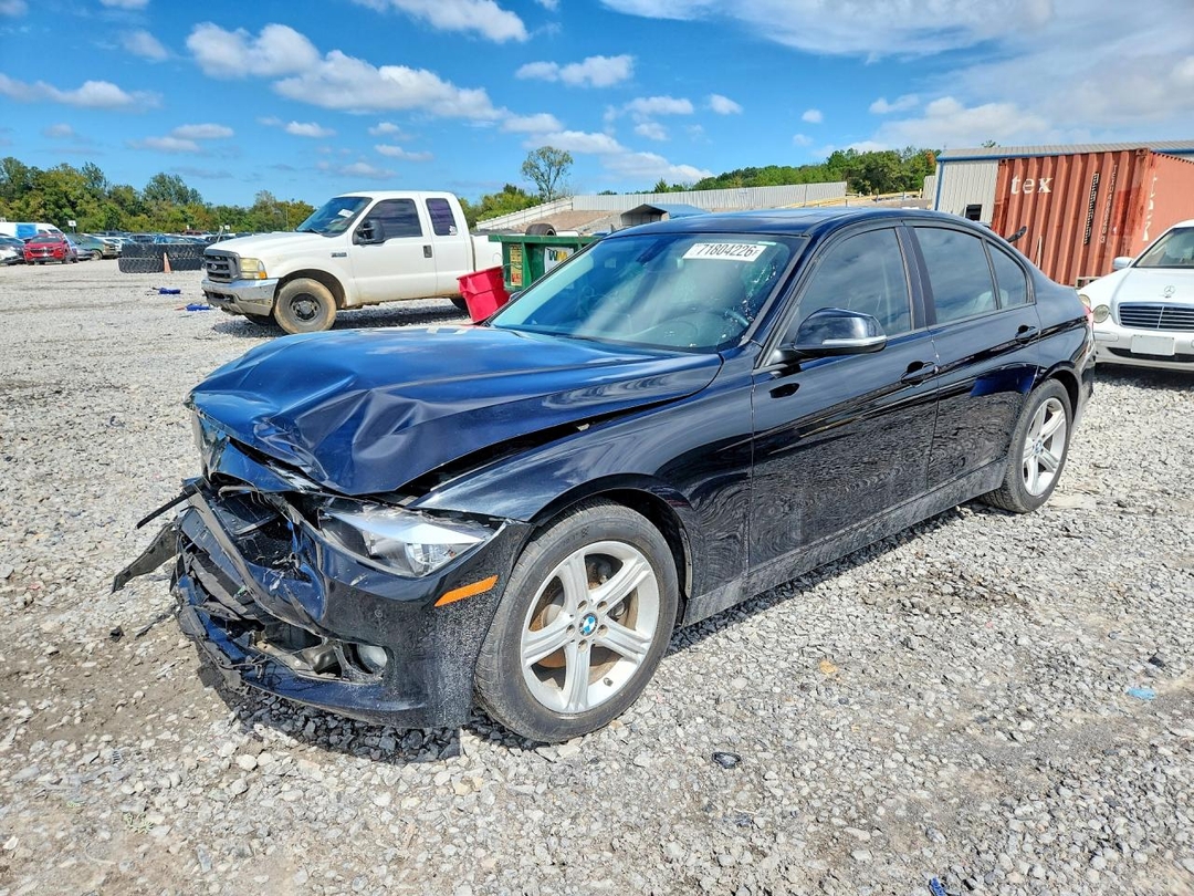 Vue de 2015 BMW 320 I, angle 1