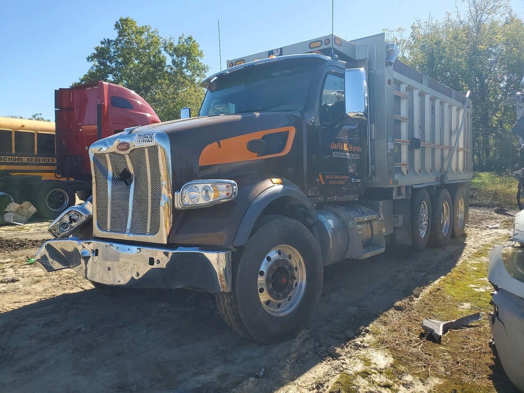 Vue de 2021 PETERBILT 567 DUMP TRUCK, angle 1