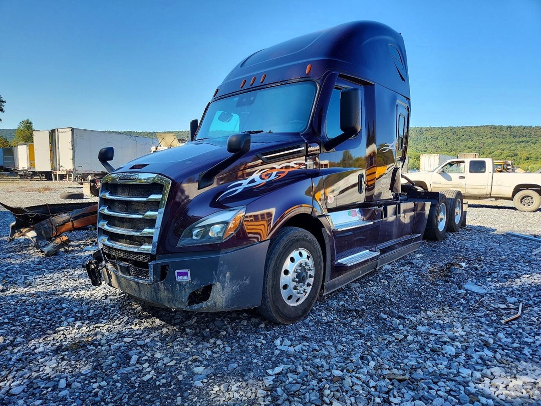 Vue de 2023 FREIGHTLINER CASCADIA 126 SEMI TRUCK, angle 1