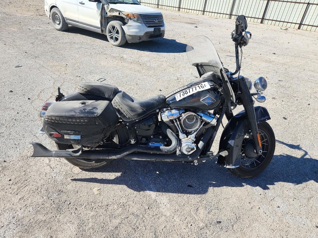 Vista de 2026 HARLEY-DAVIDSON FLHC, ángulo 1
