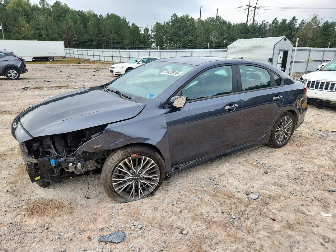 Vue de 2023 KIA FORTE GT LINE, angle 1
