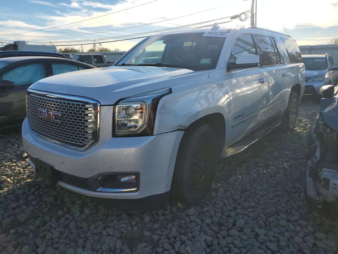 Vue de 2016 GMC YUKON XL DENALI, angle 1