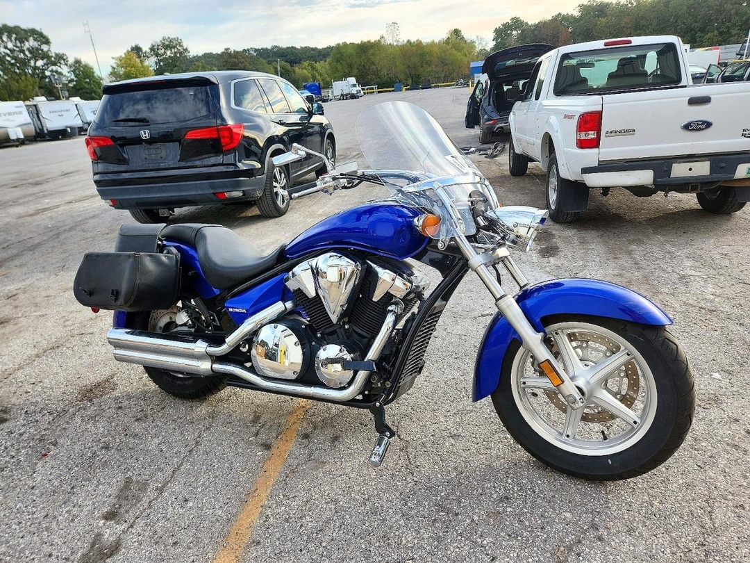 Vedere 2015 HONDA VT1300 CR, unghi 1
