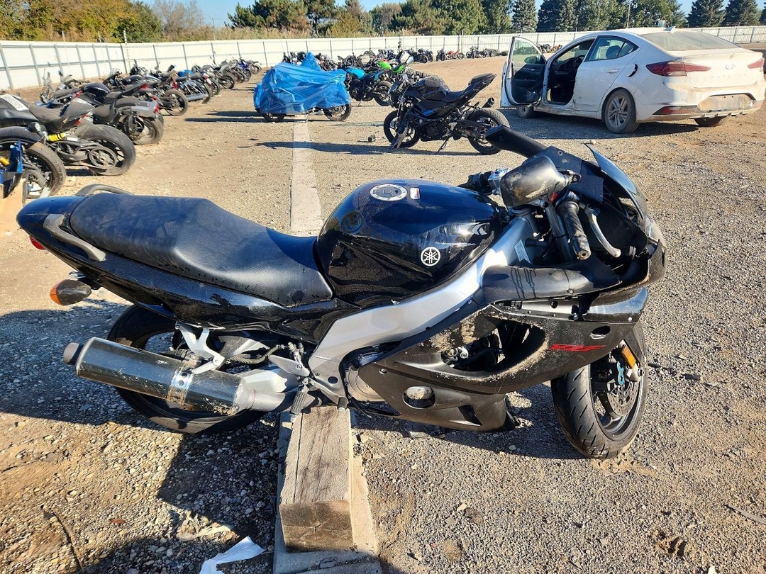 منظر 2006 YAMAHA YZF600 R، زاوية 1