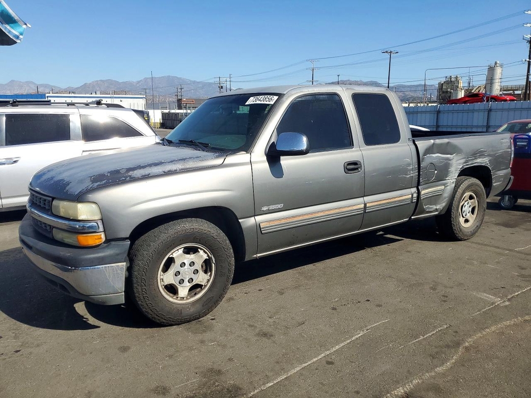 منظر 2001 CHEVROLET SILVERADO C1500، زاوية 1
