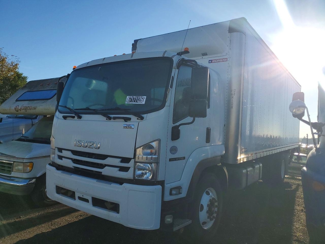 Vue de 2020 ISUZU FTR BOX TRUCK, angle 1