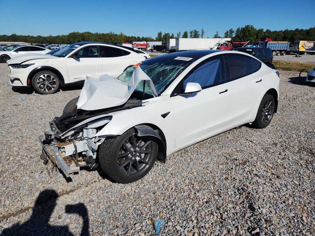 Vue de 2022 TESLA MODEL Y, angle 1