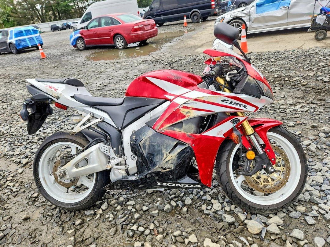 Vue de 2012 HONDA CBR600 RR, angle 1