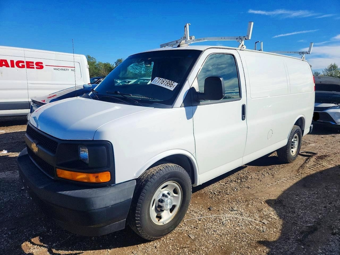 Vue de 2017 CHEVROLET EXPRESS, angle 1