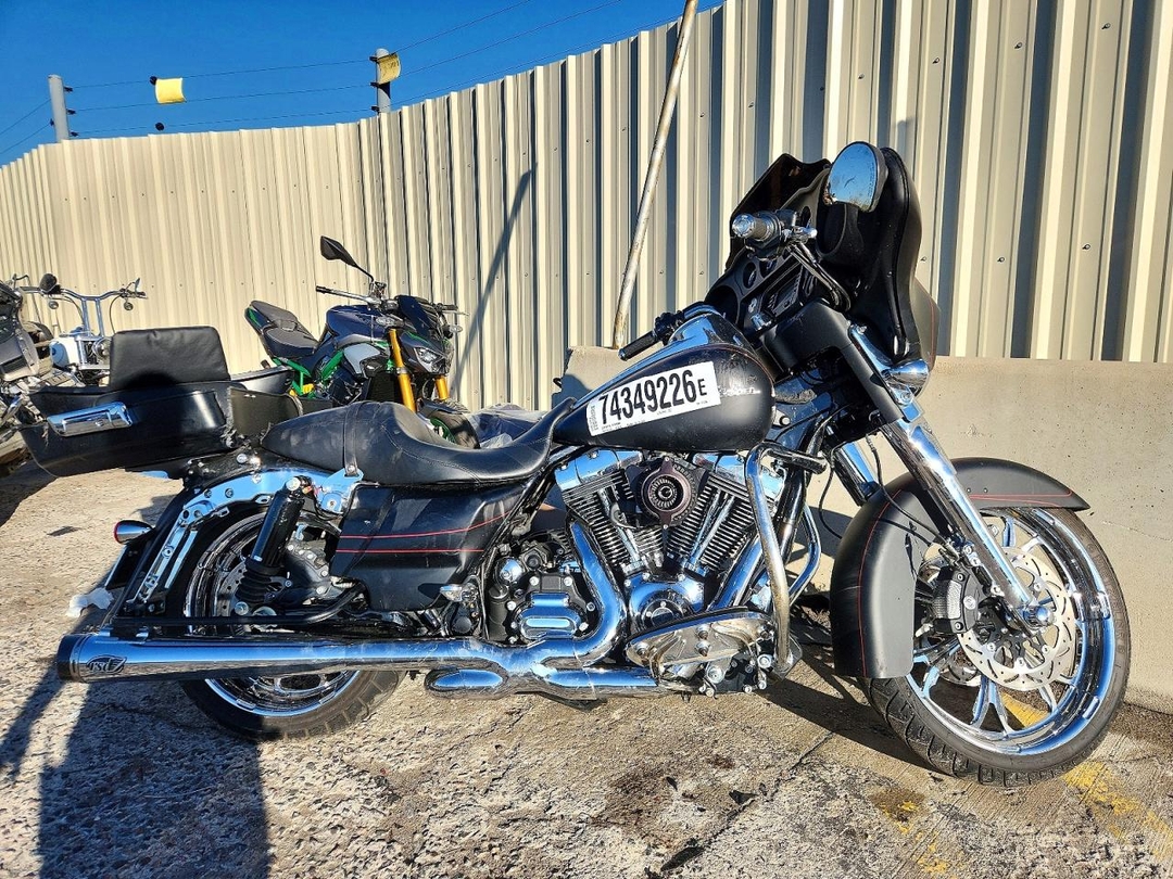 منظر 2014 HARLEY-DAVIDSON FLHX STREET GLIDE، زاوية 1