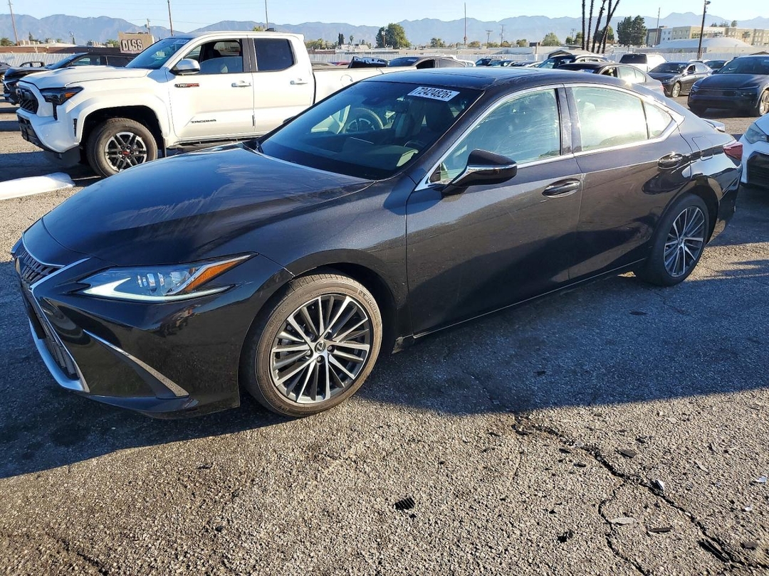 منظر 2025 LEXUS ES 300H BASE، زاوية 1