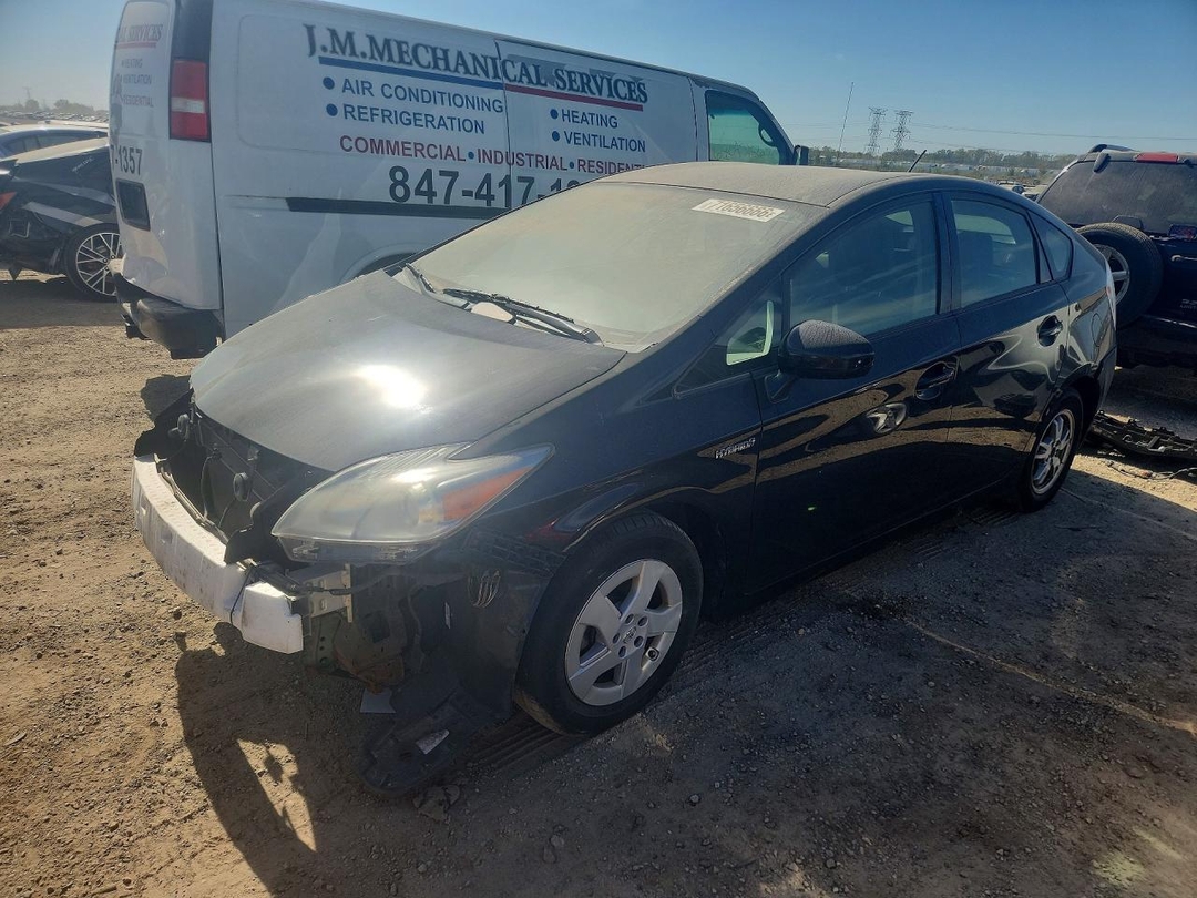 Вид 2011 TOYOTA PRIUS FOUR, угол 1