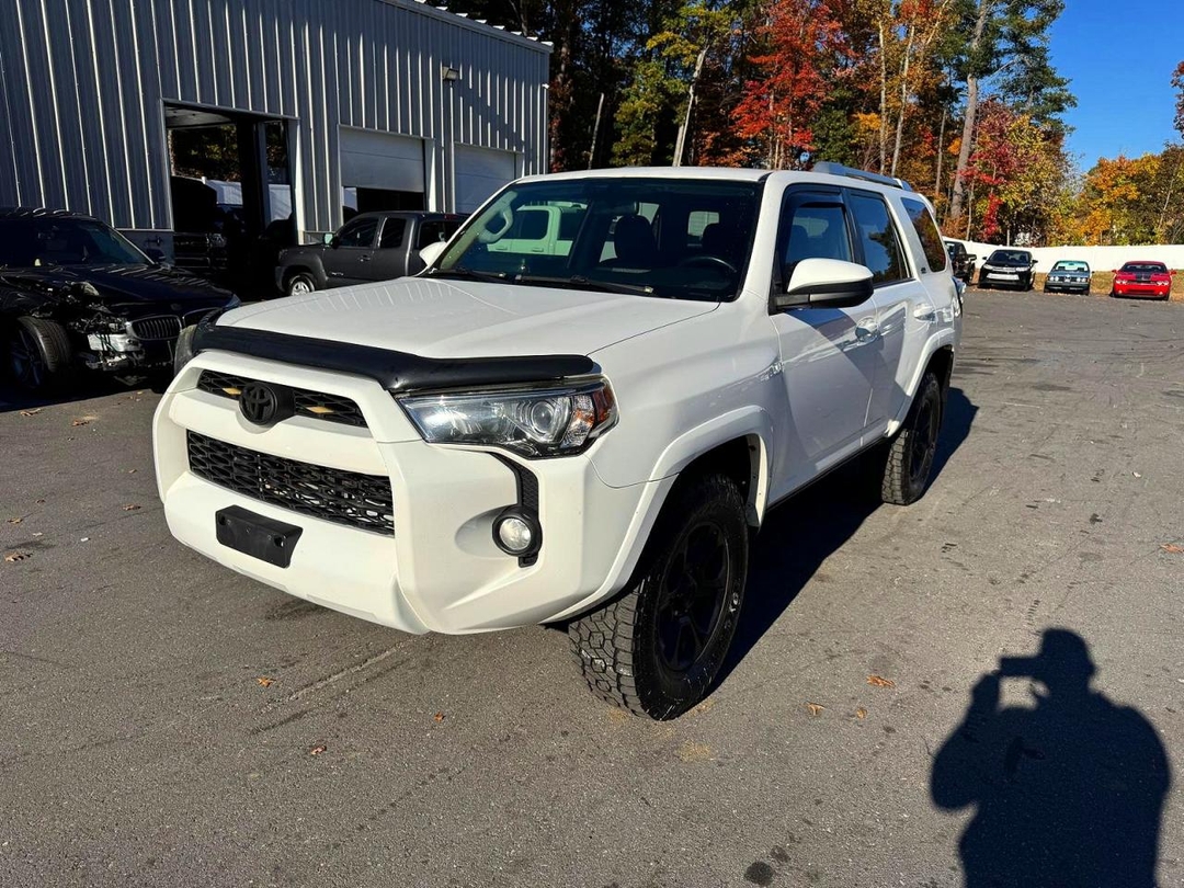 Vista de 2014 TOYOTA 4RUNNER SR5, ángulo 1