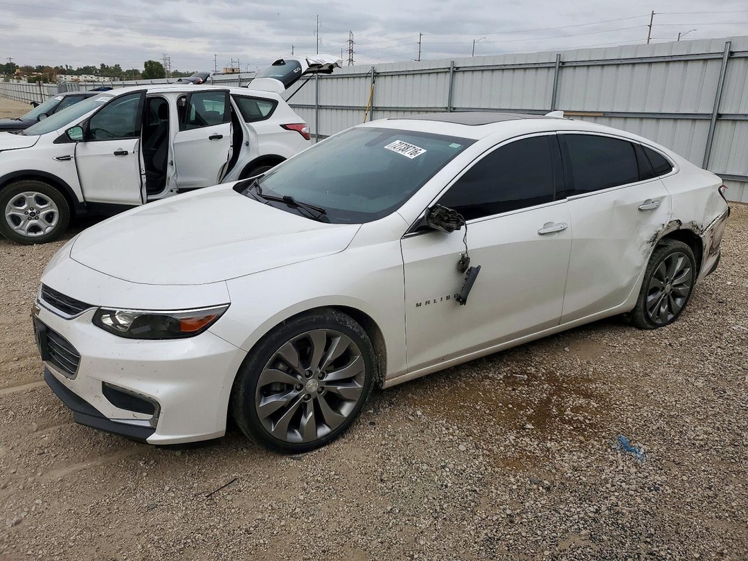 Vue de 2016 CHEVROLET MALIBU PREMIER, angle 1