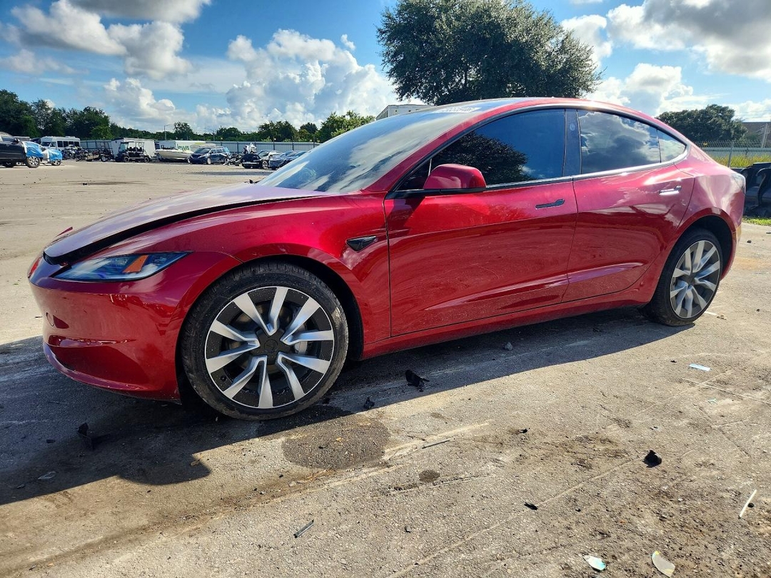 Вид 2026 TESLA MODEL 3, угол 1