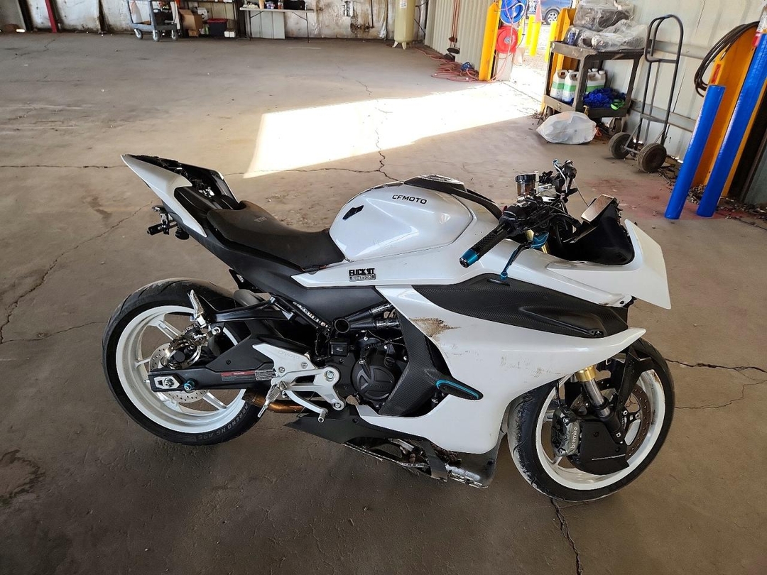 Вид 2026 CF MOTO 450SS, угол 1