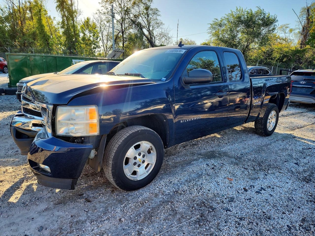 منظر 2011 CHEVROLET SILVERADO C1500 LT، زاوية 1