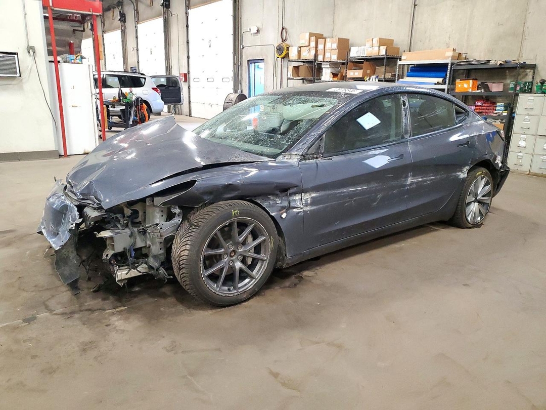 Vue de 2022 TESLA MODEL 3, angle 1
