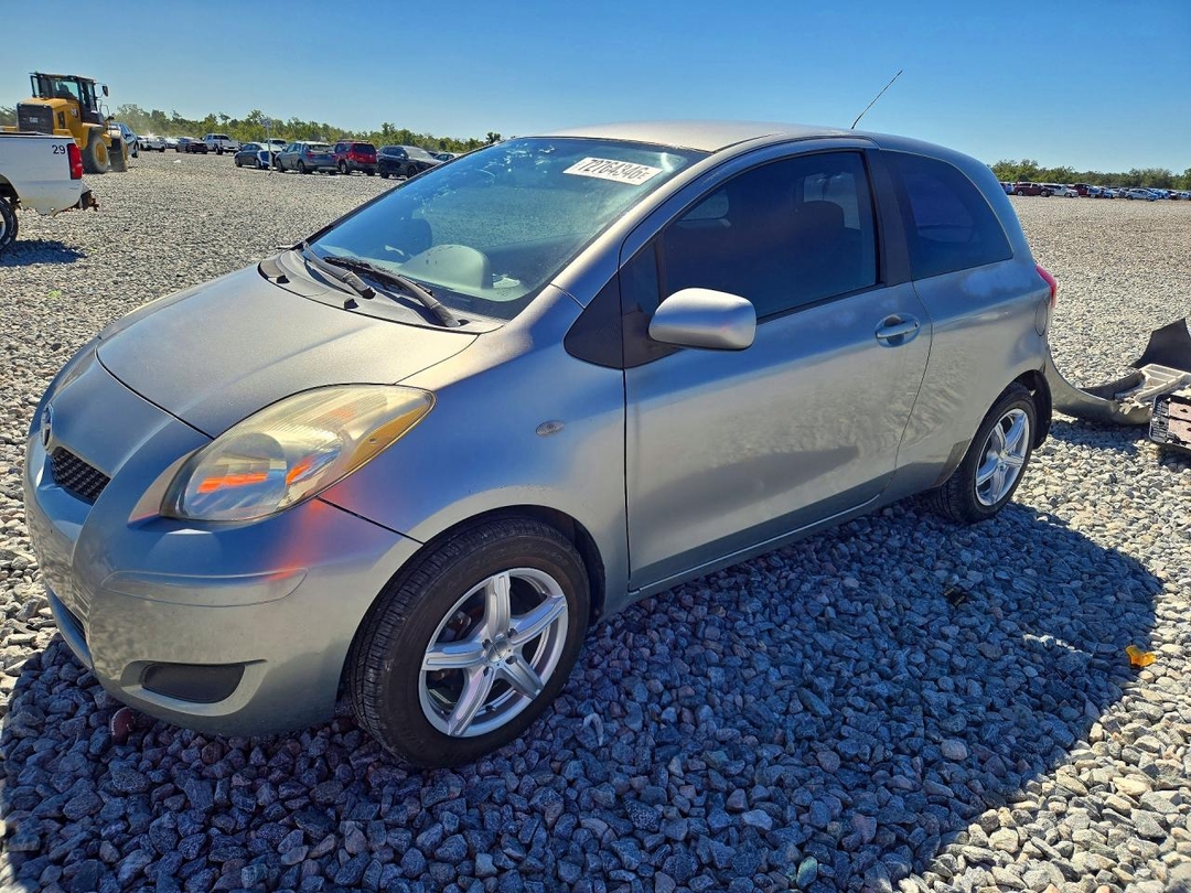 Vue de 2010 TOYOTA YARIS BASE, angle 1